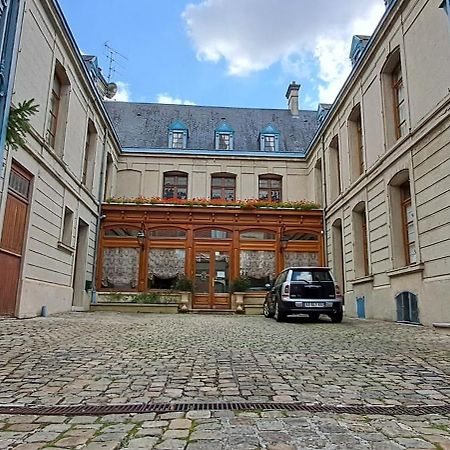 Hotel Particulier Des Canonniers Saint-Quentin  Eksteriør billede