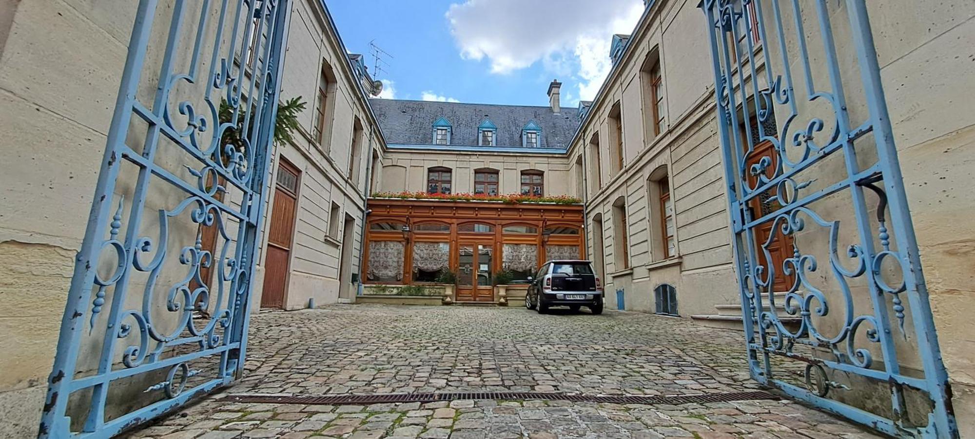 Hotel Particulier Des Canonniers Saint-Quentin  Eksteriør billede